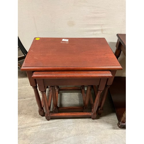 402 - MODERN MAHOGANY COFFEE TABLE AND A MODERN SET OF MAHOGANY NEST OF TABLES