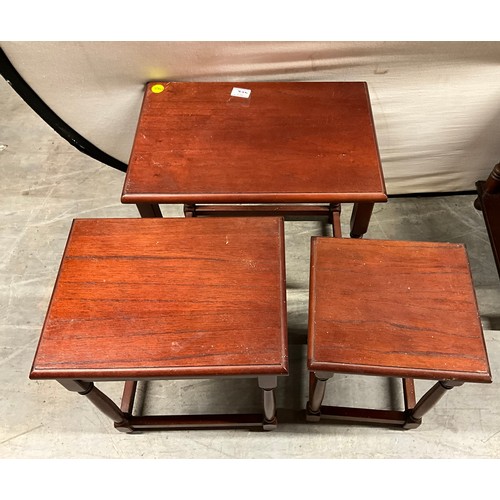 402 - MODERN MAHOGANY COFFEE TABLE AND A MODERN SET OF MAHOGANY NEST OF TABLES