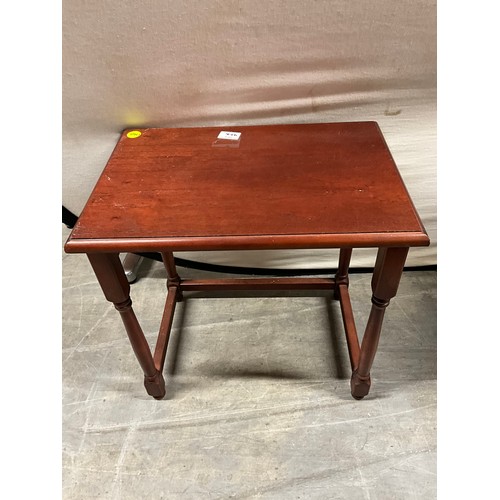 402 - MODERN MAHOGANY COFFEE TABLE AND A MODERN SET OF MAHOGANY NEST OF TABLES