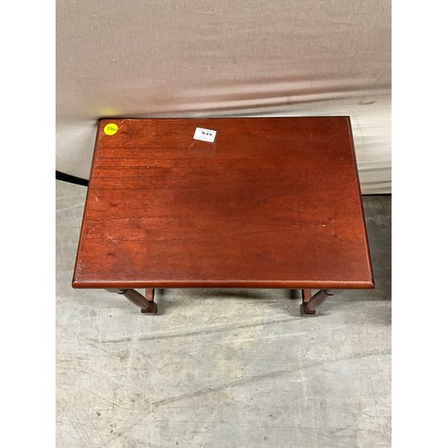 402 - MODERN MAHOGANY COFFEE TABLE AND A MODERN SET OF MAHOGANY NEST OF TABLES