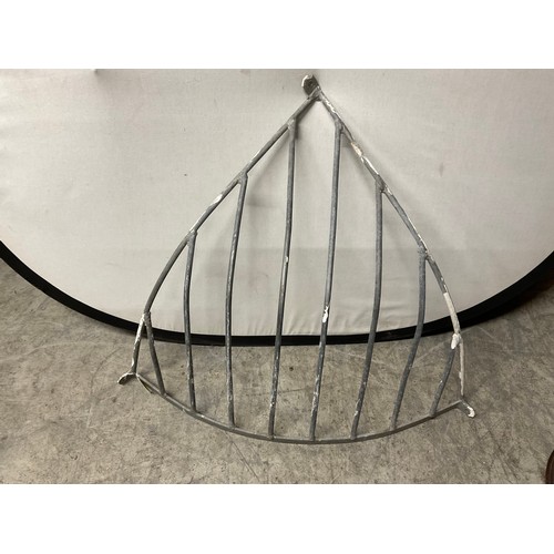409 - VINTAGE CORNER METAL HAY/FEEDING RACK