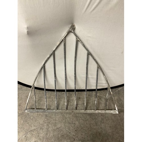 409 - VINTAGE CORNER METAL HAY/FEEDING RACK