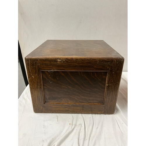 420 - ANTIQUE OAK FOUR DRAWER BANK OF DRAWERS AND A SMALL VINTAGE PINE STOOL