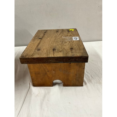 420 - ANTIQUE OAK FOUR DRAWER BANK OF DRAWERS AND A SMALL VINTAGE PINE STOOL