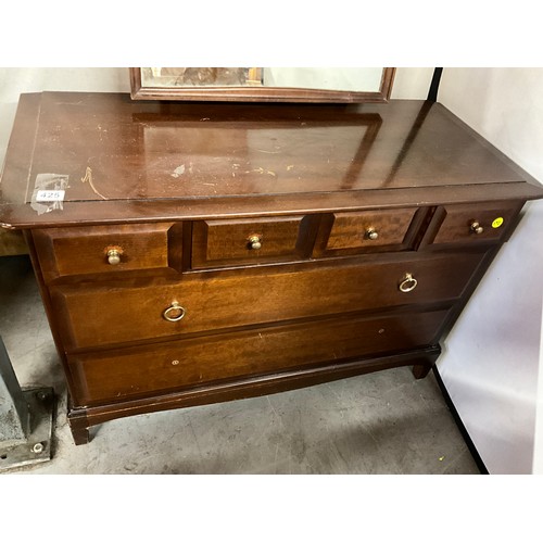 425 - MODERN MAHOGANY STAGG STYLE DRESSING TABLE WITH FOUR SHORT AND TWO LONG DRAWERS WITH MIRROR A/F  W42... 