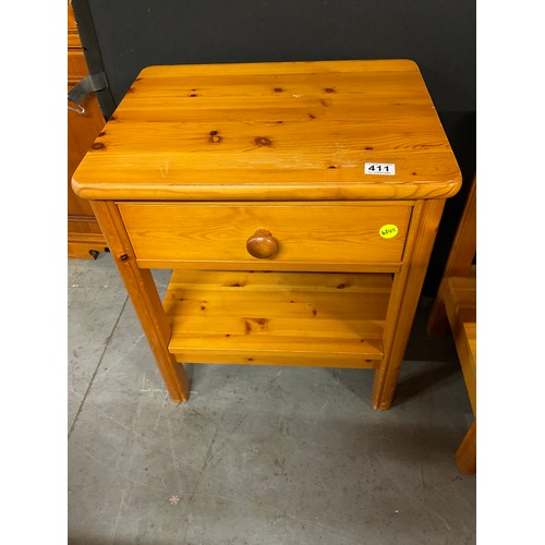 411 - PAIR OF MODERN PINE EFFECT BED SIDE TABLES WITH DRAWER AND SHELF TO BASE