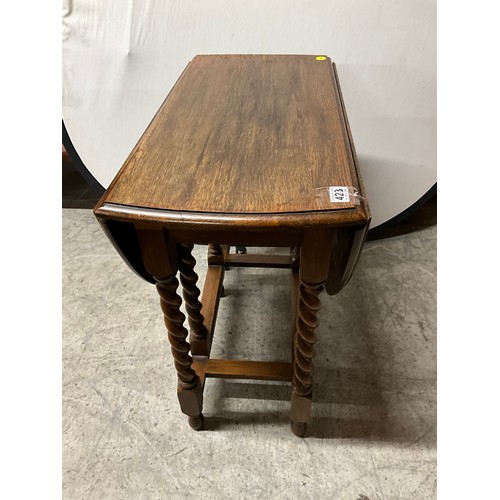428 - BARLEY TWIST OAK GATE LEG DINING TABLE W29