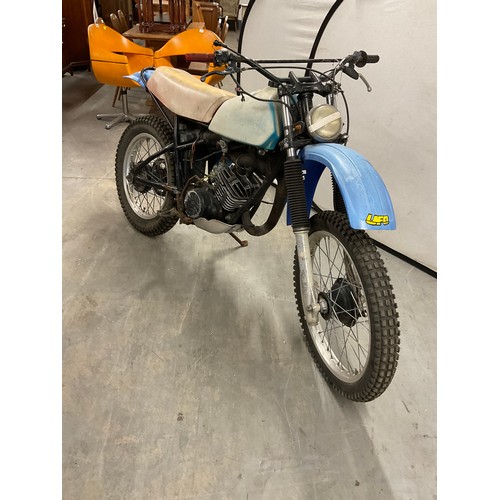 384 - YAHAMA DT 175CC ON/OFF ROAD APPROX 1980S ORIGINAL NEEDS RESTORATION HAS COMPRESSION NON RUNNING