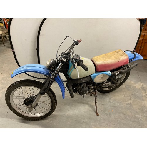 384 - YAHAMA DT 175CC ON/OFF ROAD APPROX 1980S ORIGINAL NEEDS RESTORATION HAS COMPRESSION NON RUNNING