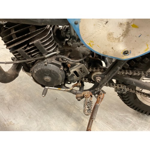 384 - YAHAMA DT 175CC ON/OFF ROAD APPROX 1980S ORIGINAL NEEDS RESTORATION HAS COMPRESSION NON RUNNING