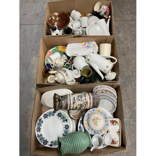 52 - THREE BOXES OF CERAMICS TO INCLUDE AN ART POTTERY JUG AND VARIOUS DINNERWARE AND ORNAMENTS ETC