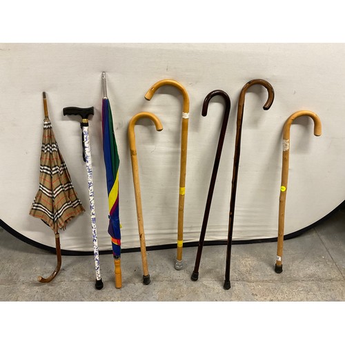 62 - QUANTITY OF WALKING STICKS AND UMBRELLAS