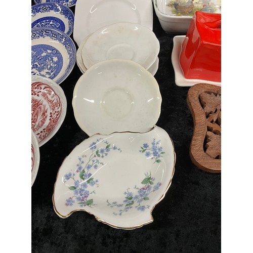 5 - BOX OF CERAMICS ETC