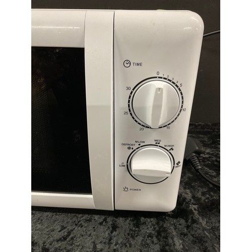 61 - IGENIX MICROWAVE OVEN