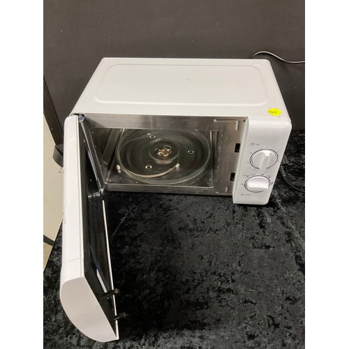 61 - IGENIX MICROWAVE OVEN