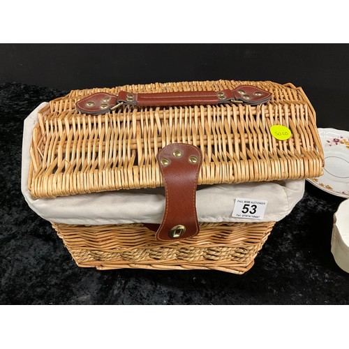 53 - VICTORIAN PART TEA SET IN A MODERN PICNIC BASKET