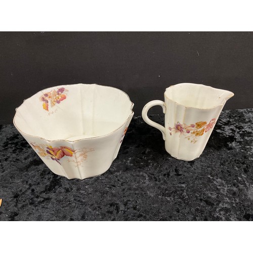 53 - VICTORIAN PART TEA SET IN A MODERN PICNIC BASKET