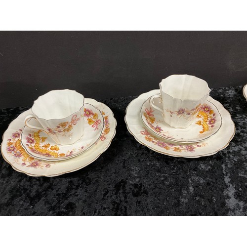 53 - VICTORIAN PART TEA SET IN A MODERN PICNIC BASKET