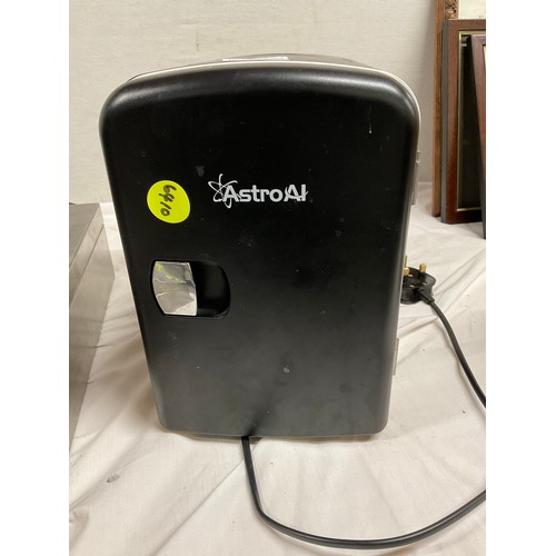 7 - LINCAT HOT PLATE AND A SMALL ASTRO TRAVEL FRIDGE