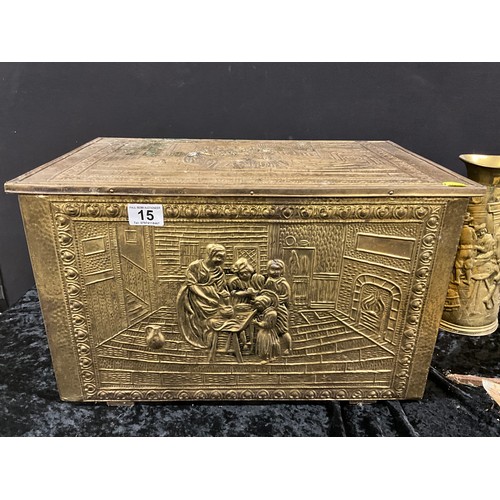 15 - BRASS LIDDED LOG BOX AND A QUANTITY OF BRASS WARE TO INCLUDE A CANNON SHELL