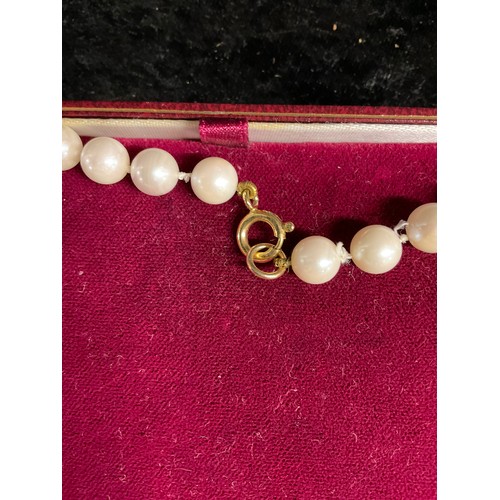 73 - BOXED MODERN PEARL TYPE NECKLACE WITH 9CT GOLD BOLT RING ALONG WITH A HAT PIN