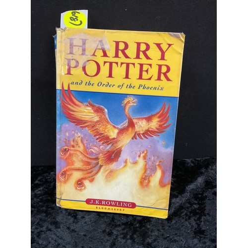 75 - SIX HARRY POTTER PAPERBACK BOOKS TO INCLUDE FIRST EDITIONS OF THE PRISONER OF AZKABAN, THE CHAMBER O... 