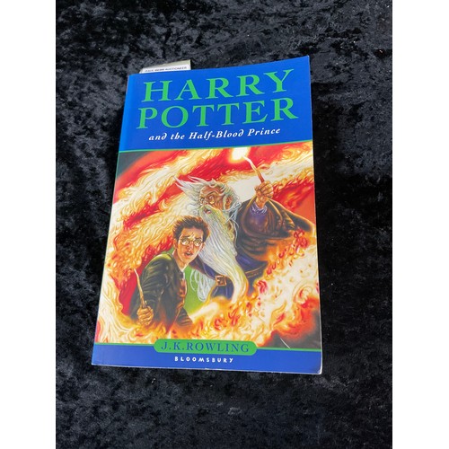 75 - SIX HARRY POTTER PAPERBACK BOOKS TO INCLUDE FIRST EDITIONS OF THE PRISONER OF AZKABAN, THE CHAMBER O... 