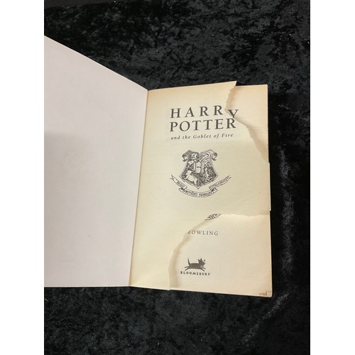 75 - SIX HARRY POTTER PAPERBACK BOOKS TO INCLUDE FIRST EDITIONS OF THE PRISONER OF AZKABAN, THE CHAMBER O... 