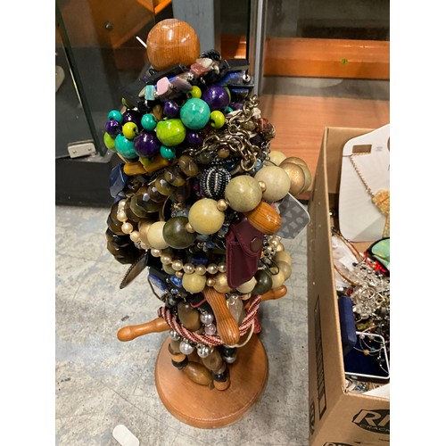 85 - MUG TREE OF BEADED NECKLACES