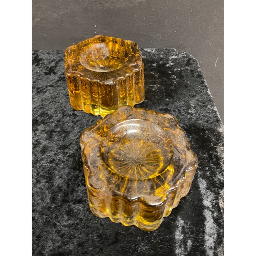 115 - COLLECTION OF GLASS PAPERWEIGHTS TO INCLUDE THREE MUSHROOMS ALONG WITH A PAIR OF AMBER GLASS FURNITU... 