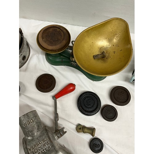 131 - QUANTITY OF KITCHEN SCALES AND VINTAGE MINCERS ETC