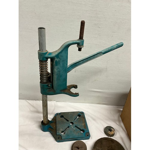 135 - VINTAGE DRILL STAND, GRINDING  WHEEL AND A BOX OF DOOR HANDLES AND BRACKETS ETC