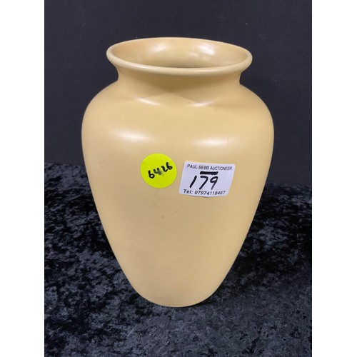 179 - YELLOW CERAMIC GLAZED FLOWER VASE AND A HAND PAINTED CERAMIC DISH MOUNTED ON FOUR FEET