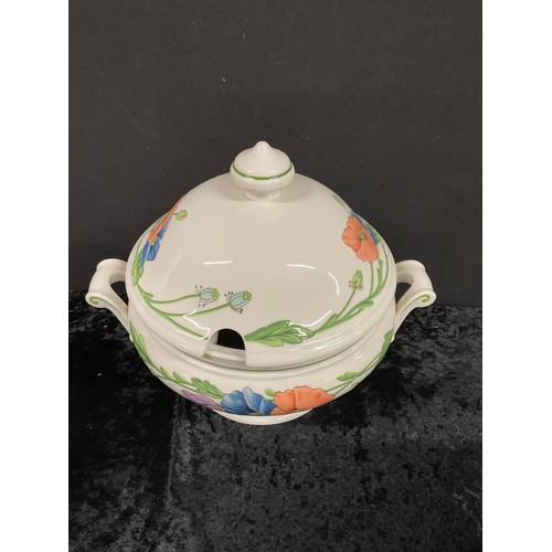 181 - QUANTITY OF VILLEROY AND BOCH TO INCLUDE SERVING DISHES, CASSEROLE DISHES AND LARGE BOWLS ETC PLUS A... 