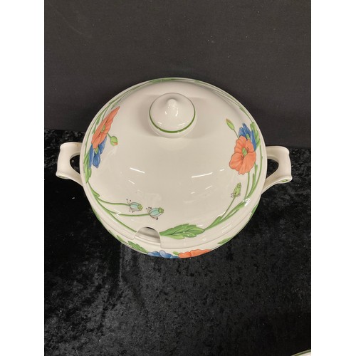 181 - QUANTITY OF VILLEROY AND BOCH TO INCLUDE SERVING DISHES, CASSEROLE DISHES AND LARGE BOWLS ETC PLUS A... 