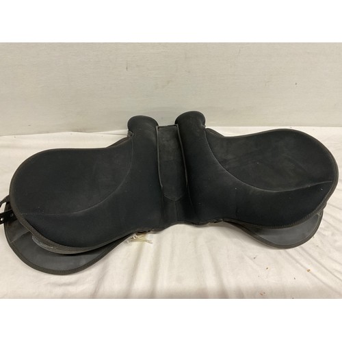 178 - MAXAM  SYNTHETIC PONY SADDLE IN EXCELLENT CONDITION SIZE APPROX 15