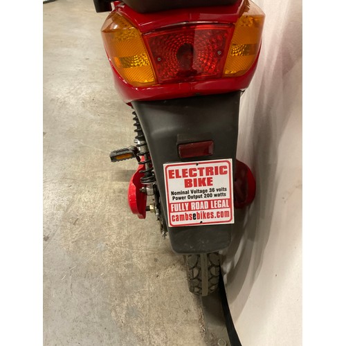 262 - ELECTRIC PEDAL ROAD SCOOTER WITH KEYS ROAD LEGAL IN GOOD CONDITION