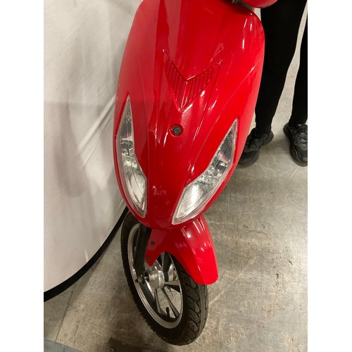 262 - ELECTRIC PEDAL ROAD SCOOTER WITH KEYS ROAD LEGAL IN GOOD CONDITION