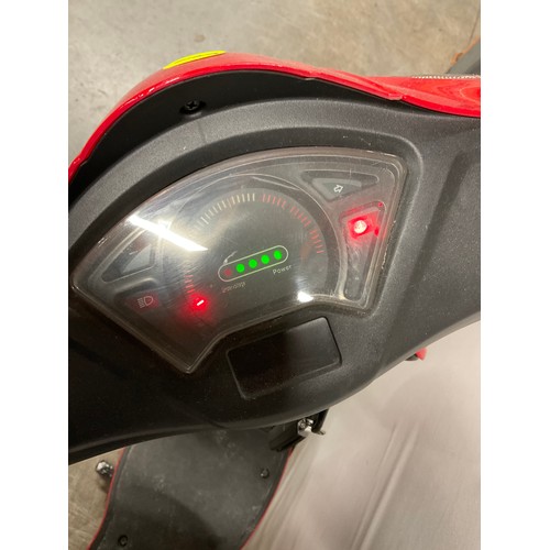 262 - ELECTRIC PEDAL ROAD SCOOTER WITH KEYS ROAD LEGAL IN GOOD CONDITION