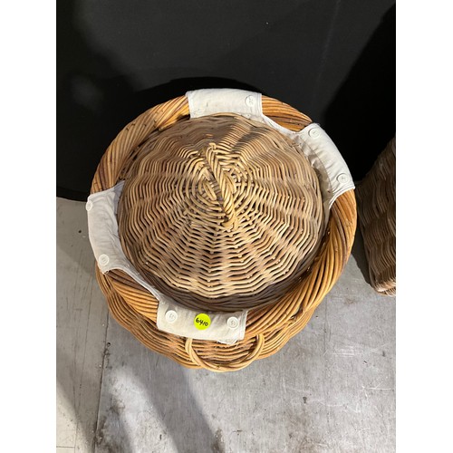 277 - LARGE CIRCULAR WICKER BASKET W 28