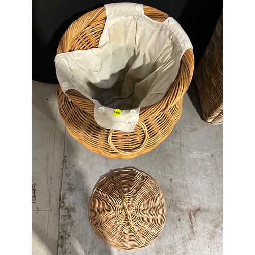 277 - LARGE CIRCULAR WICKER BASKET W 28