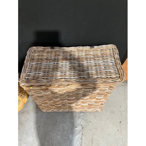 277 - LARGE CIRCULAR WICKER BASKET W 28