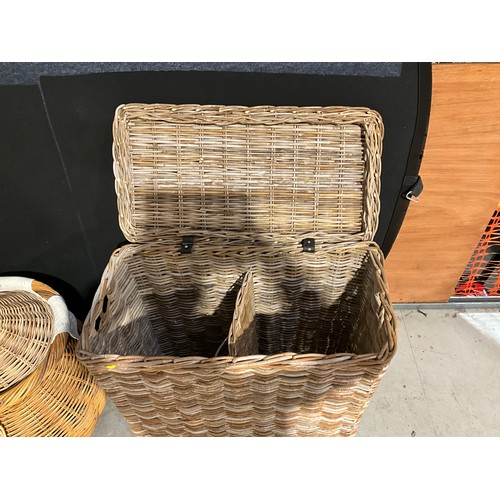 277 - LARGE CIRCULAR WICKER BASKET W 28