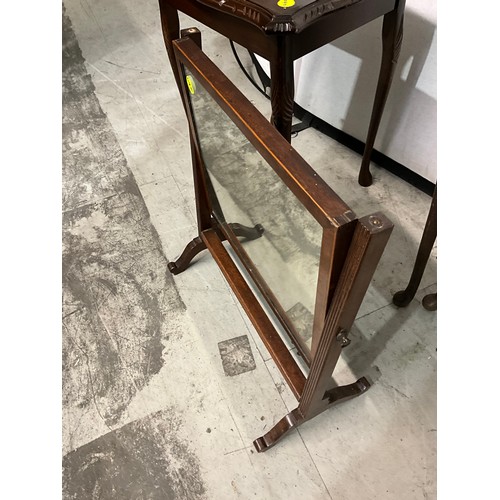 300 - THREE SMALL MAHOGANY TABLES AND A MAHOGANY FRAMED SWING MIRROR