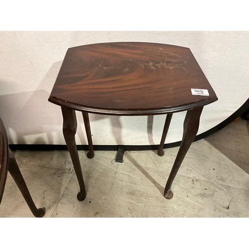 300 - THREE SMALL MAHOGANY TABLES AND A MAHOGANY FRAMED SWING MIRROR