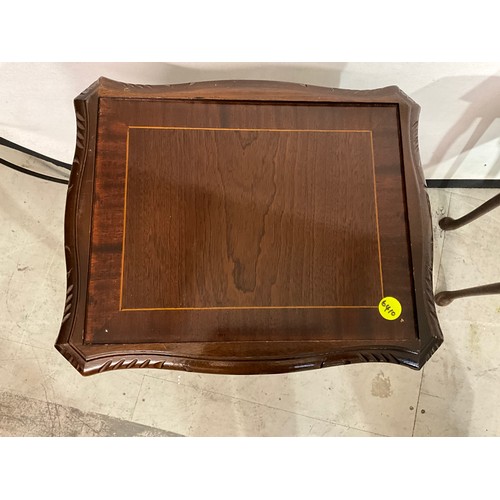 300 - THREE SMALL MAHOGANY TABLES AND A MAHOGANY FRAMED SWING MIRROR