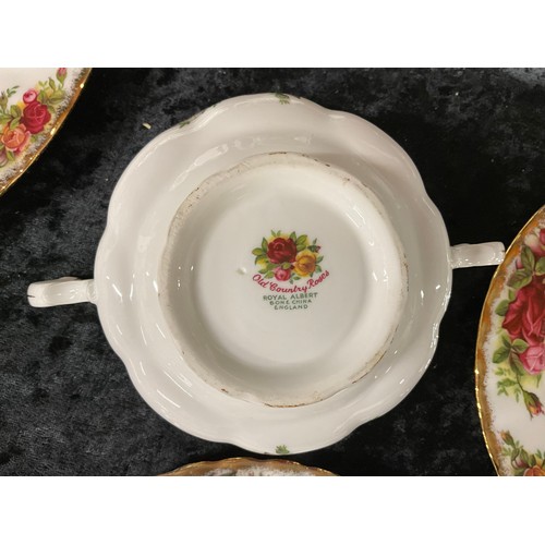 235 - COMPLETE TEA SERVICE FROM ROYAL ALBERT BONE CHINA THE OLD COUNTRY ROSES PATTERN INCLUDES CUPS, SAUCE... 