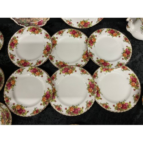 235 - COMPLETE TEA SERVICE FROM ROYAL ALBERT BONE CHINA THE OLD COUNTRY ROSES PATTERN INCLUDES CUPS, SAUCE... 