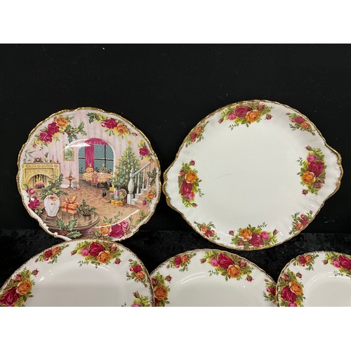 235 - COMPLETE TEA SERVICE FROM ROYAL ALBERT BONE CHINA THE OLD COUNTRY ROSES PATTERN INCLUDES CUPS, SAUCE... 