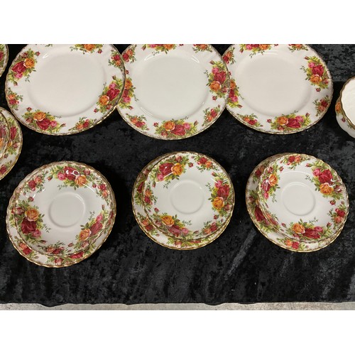 235 - COMPLETE TEA SERVICE FROM ROYAL ALBERT BONE CHINA THE OLD COUNTRY ROSES PATTERN INCLUDES CUPS, SAUCE... 